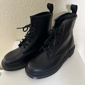 Dr. Martens 1460 Boot in Black Smooth Mono
